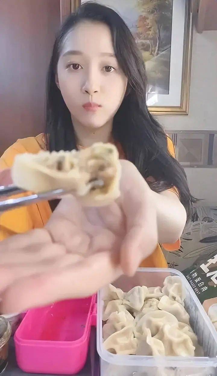 饺子vs大虎直播视频，从擀皮到打赏，一场关于真实的互联网生存实验